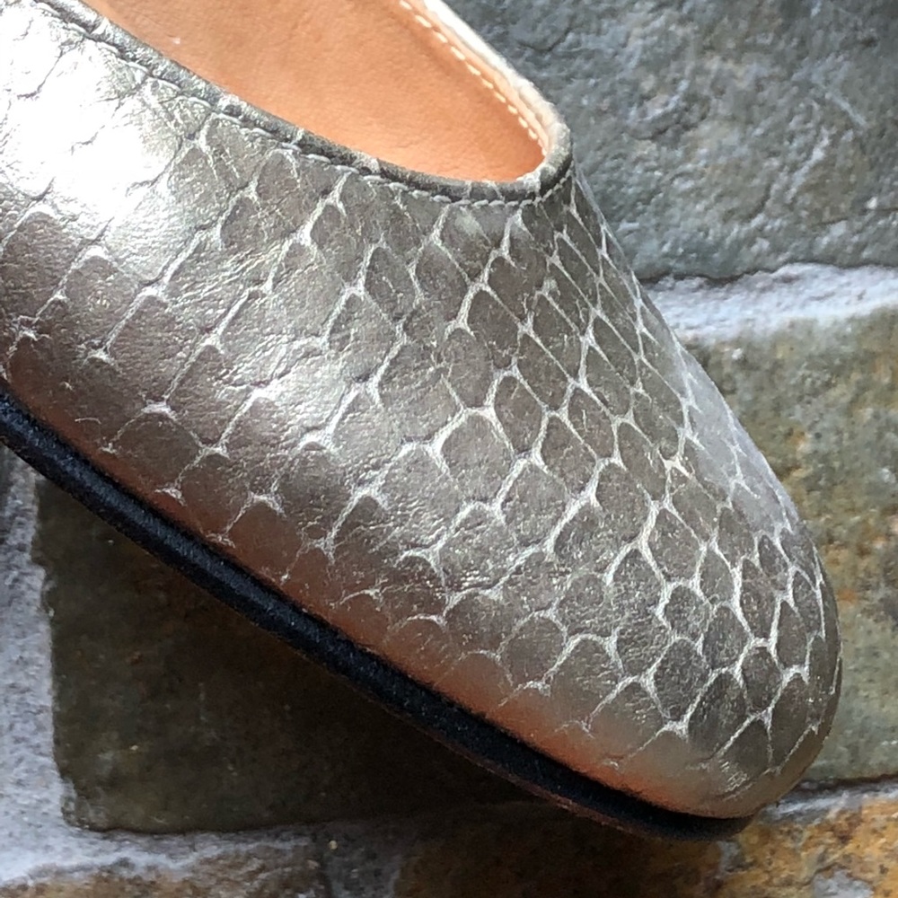 Shoes - Picture 6 of 7